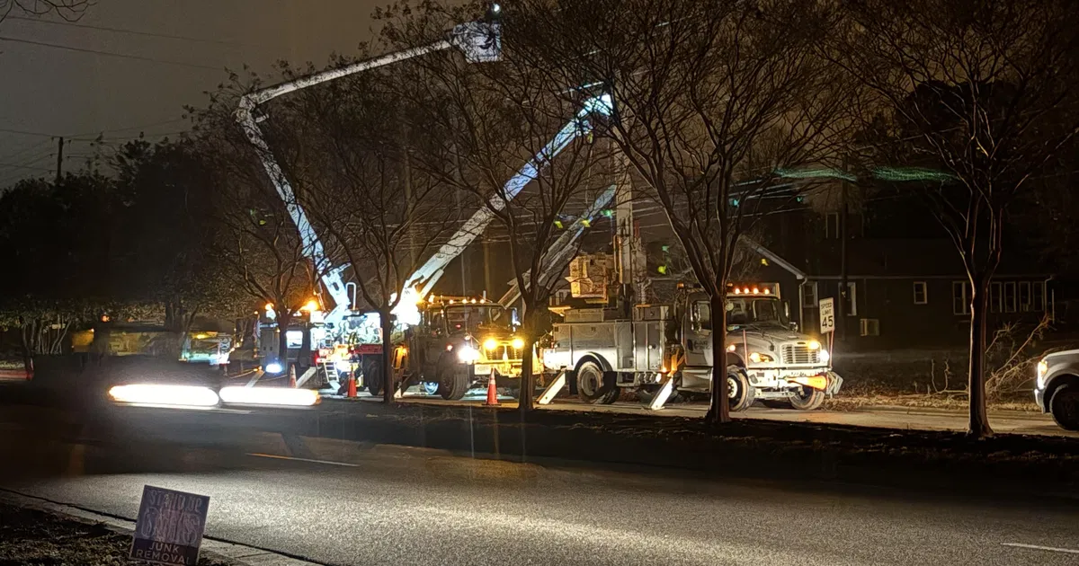 Car crashes into power pole on Tryon Road, leaving customers without electricity